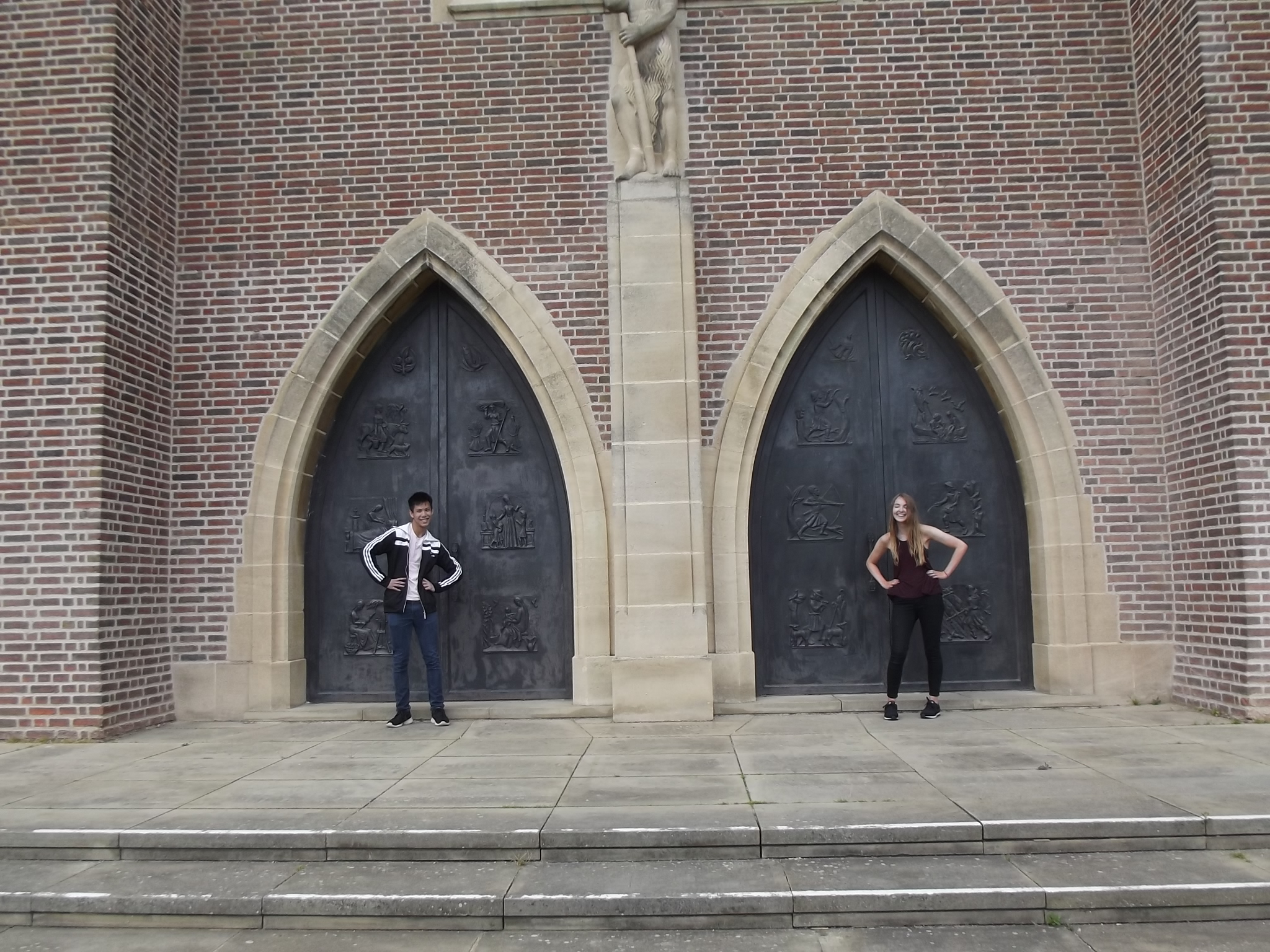 /images/HLF Images/2 teenagers looking happy!.JPG